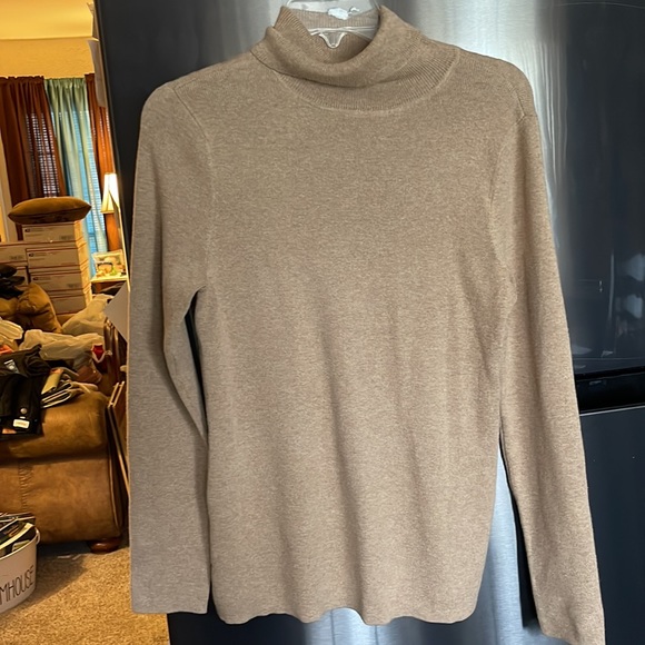Chico’s Size 1 Beautiful Camel Turtleneck Sweater NWOT $99  US Size 8 Last one - Picture 2 of 6